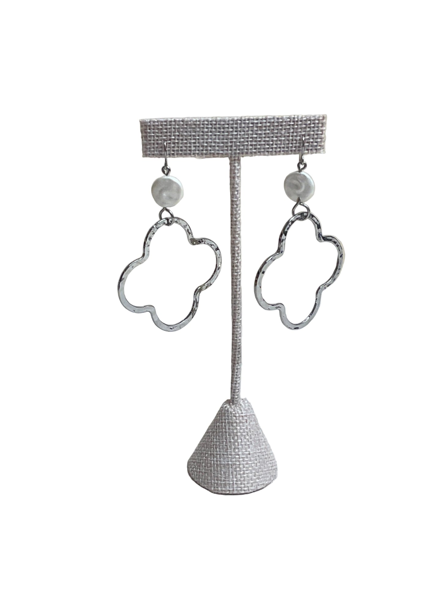 Earrings Dangle/Drop By Clothes Mentor In Silver & White