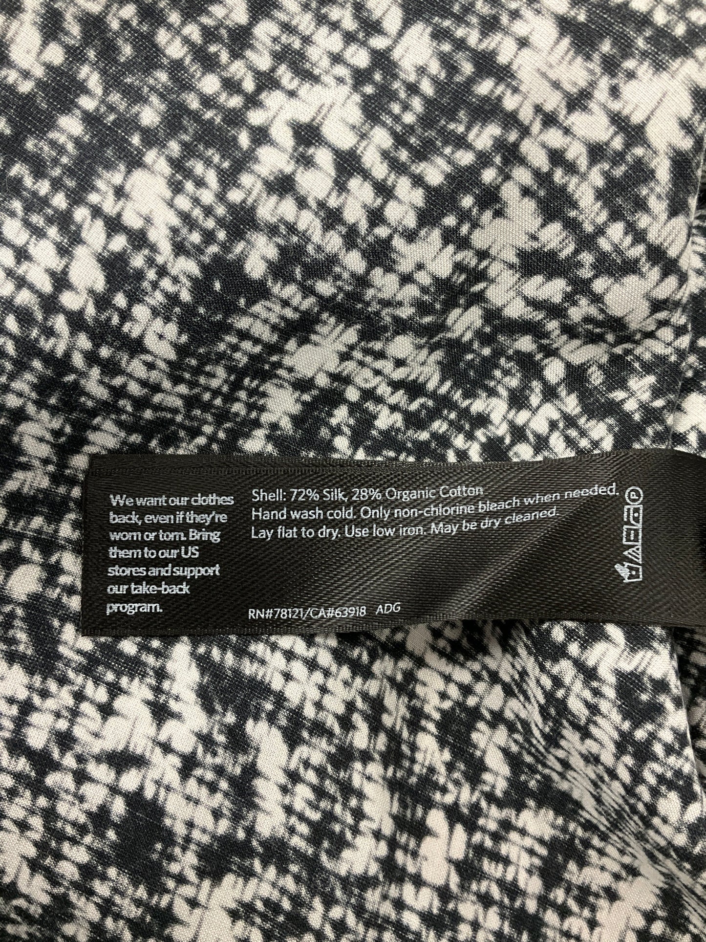 Top Long Sleeve By Eileen Fisher In Black & White, Size: Xl