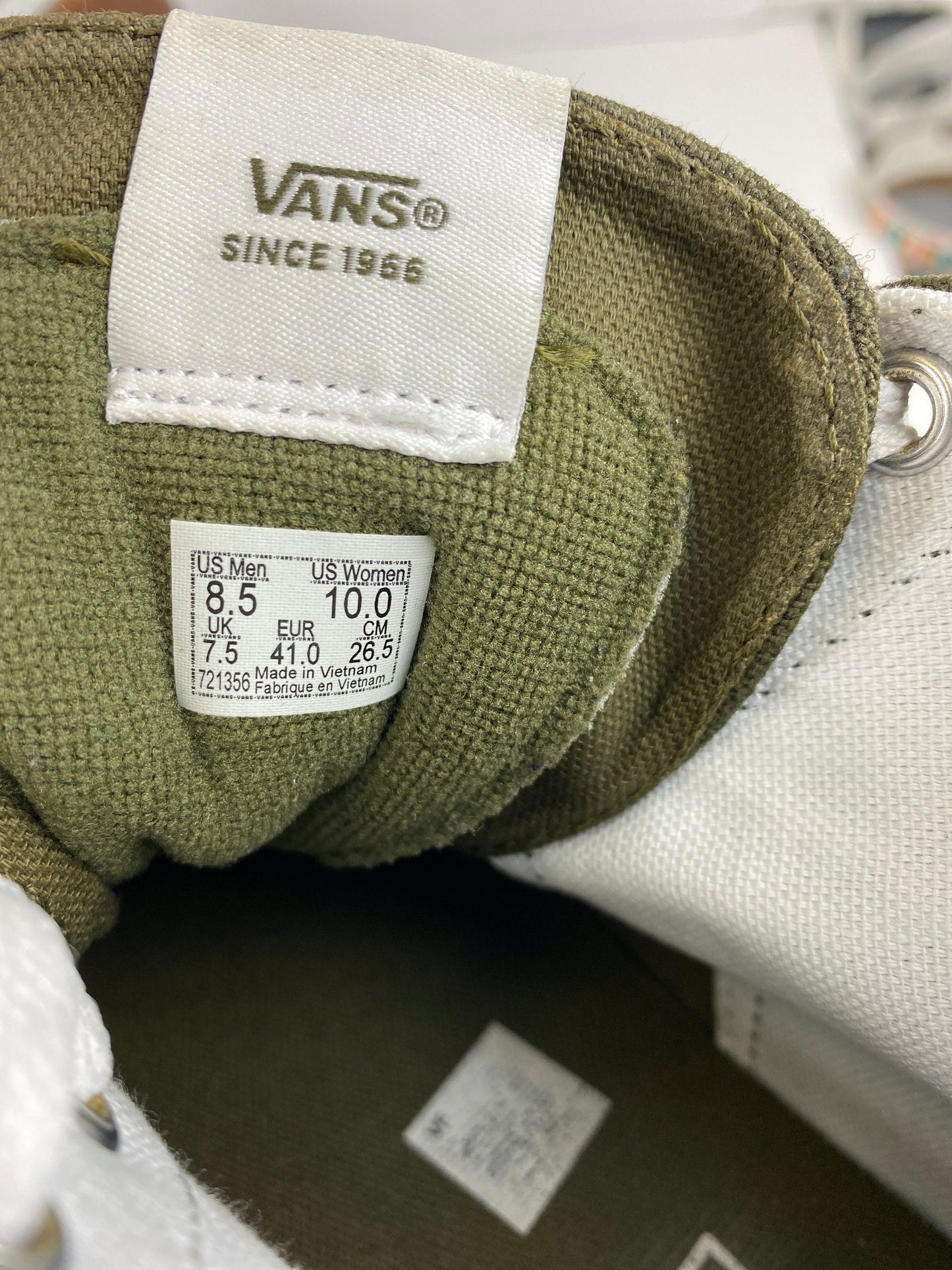 Shoes Sneakers By Vans In Green, Size: 10