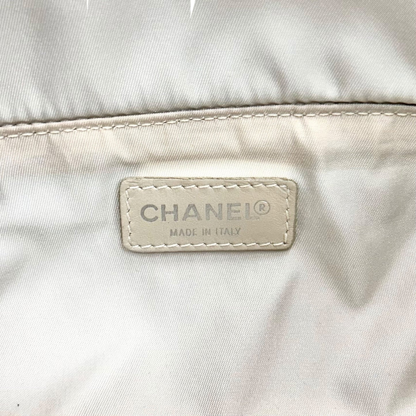 Makeup Bag Luxury Designer By Chanel, Size: Medium