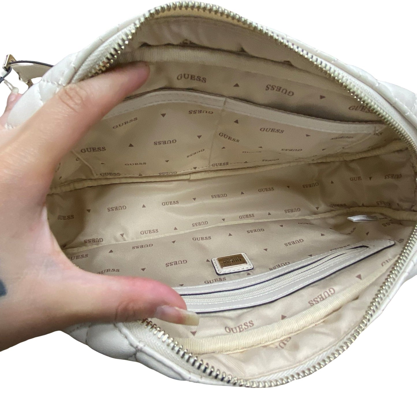 Handbag By Guess In Ivory, Size:Medium