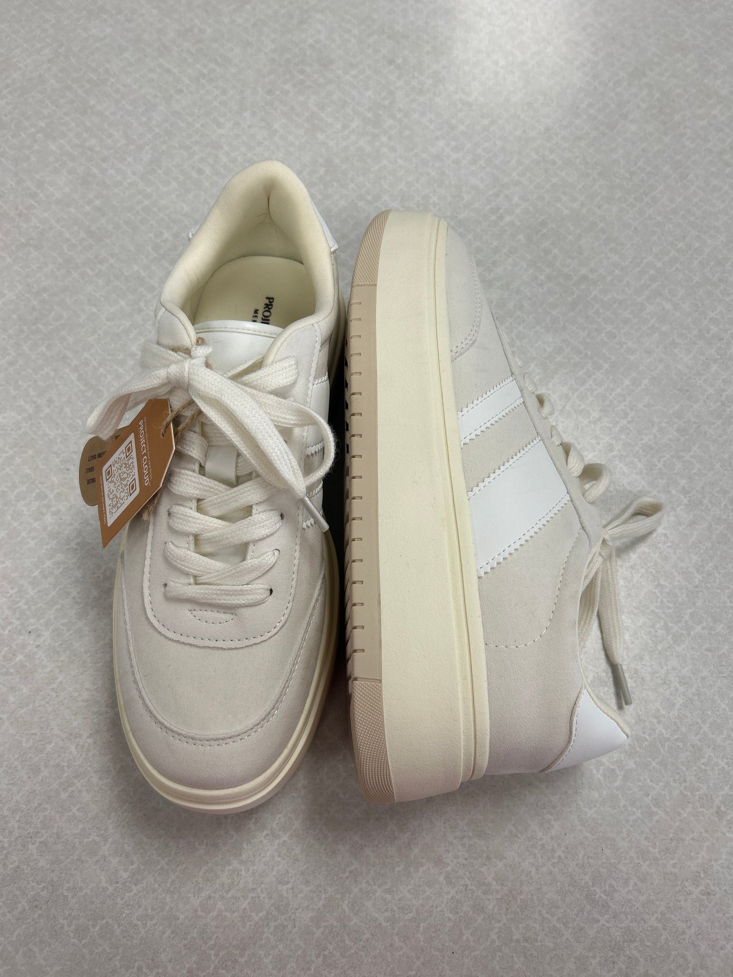 Shoes Sneakers Platform By Clothes Mentor In Cream, Size:7