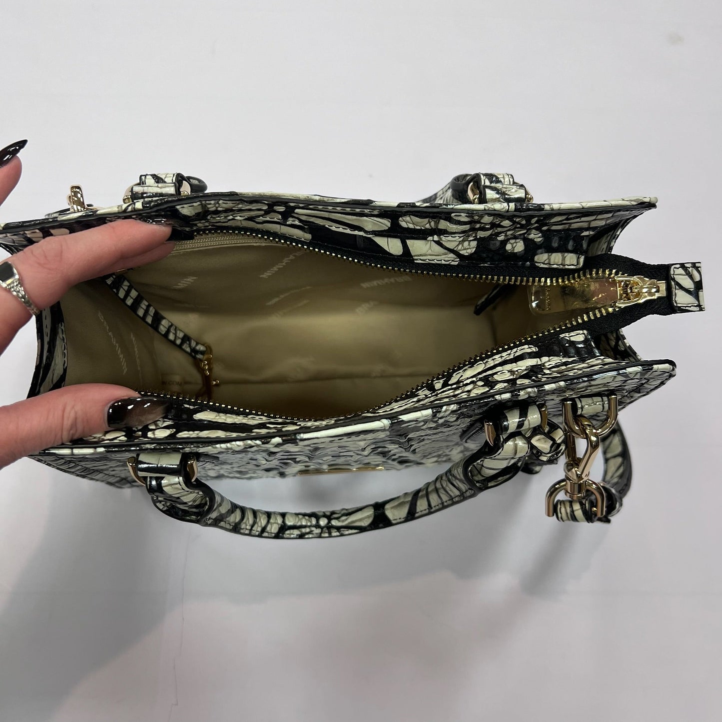 Handbag Designer By Brahmin, Size: Medium