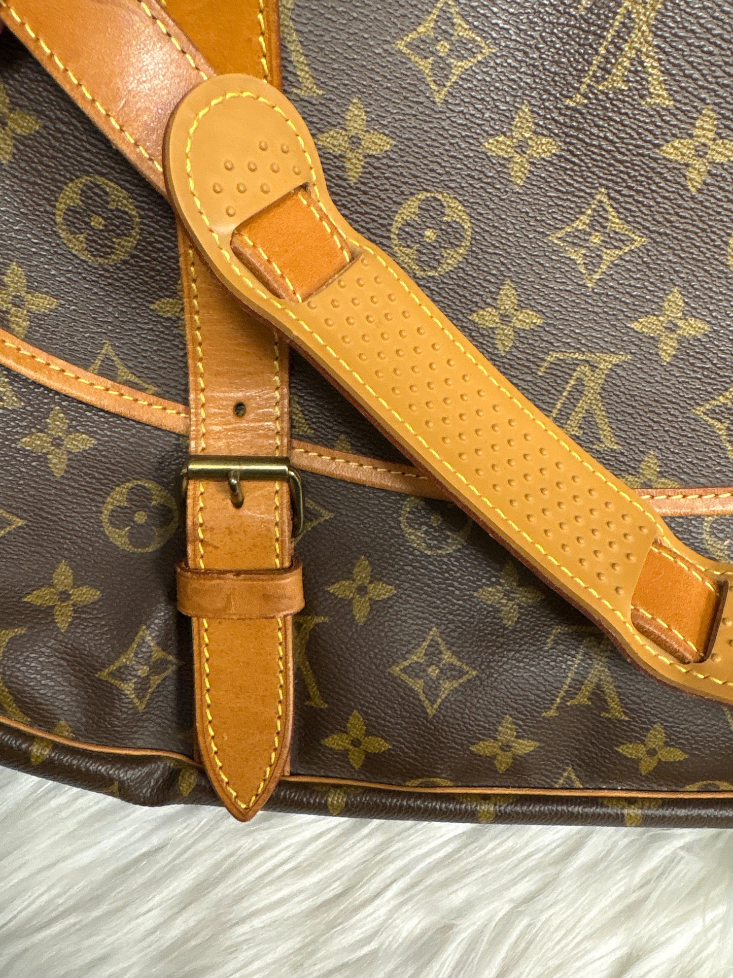 Handbag Luxury Designer By Louis Vuitton, Size: Large
