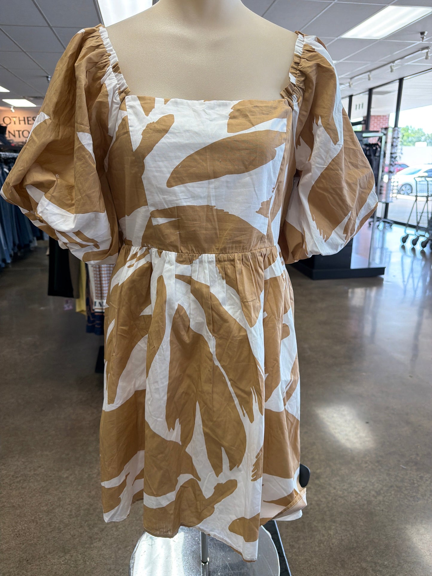 Dress Casual Short By Sugar Lips In Tan & White, Size:M
