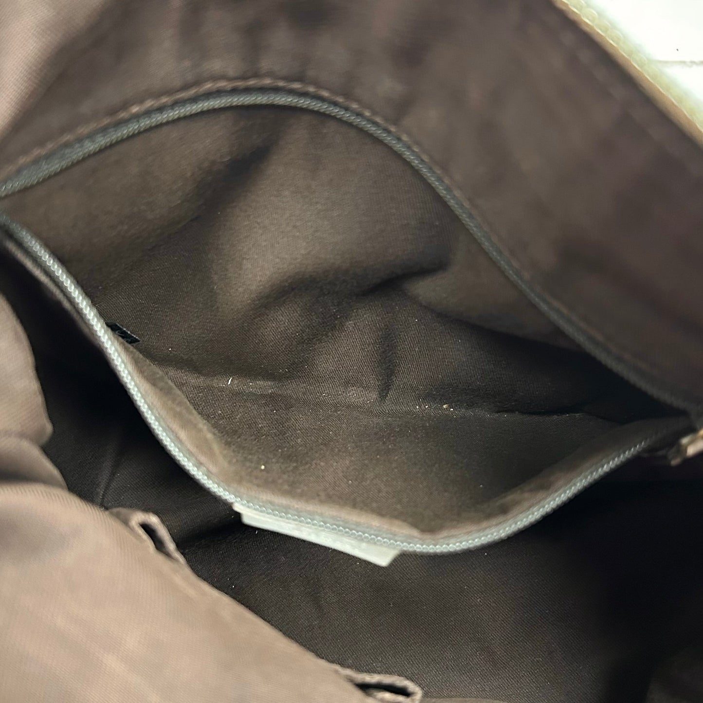 Crossbody Luxury Designer By Gucci, Size: Medium