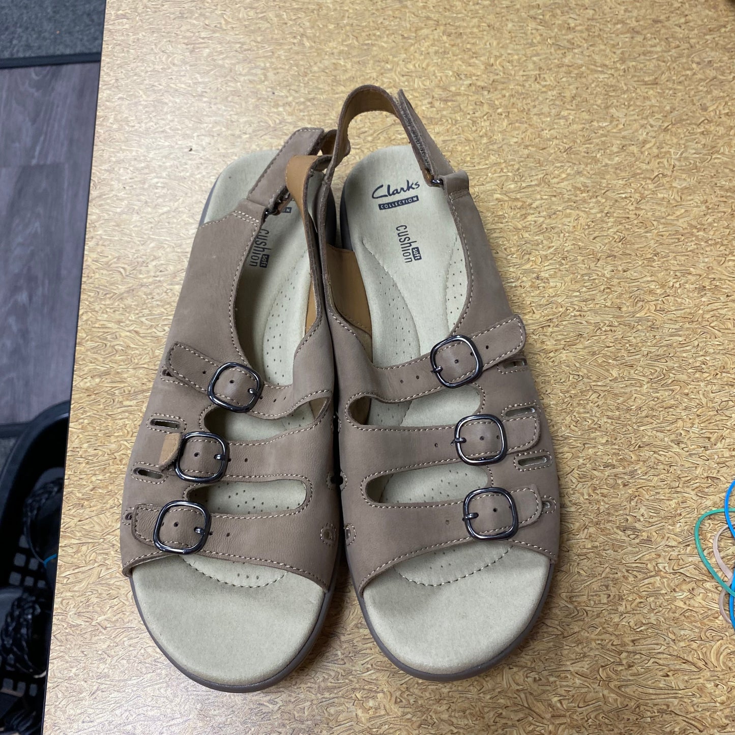 Sandals Flats By Clarks In Tan, Size:11