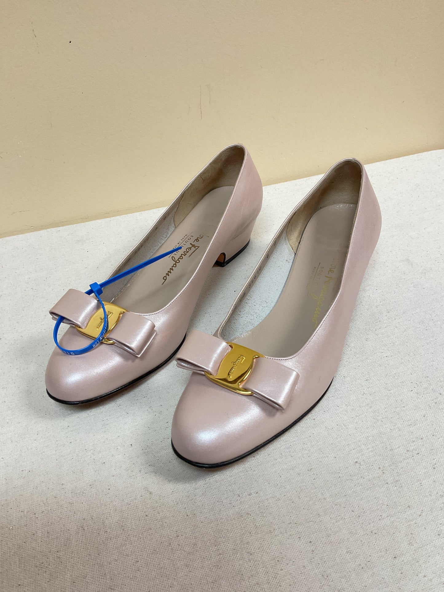 Shoes Luxury Designer By Ferragamo In Pink, Size:8