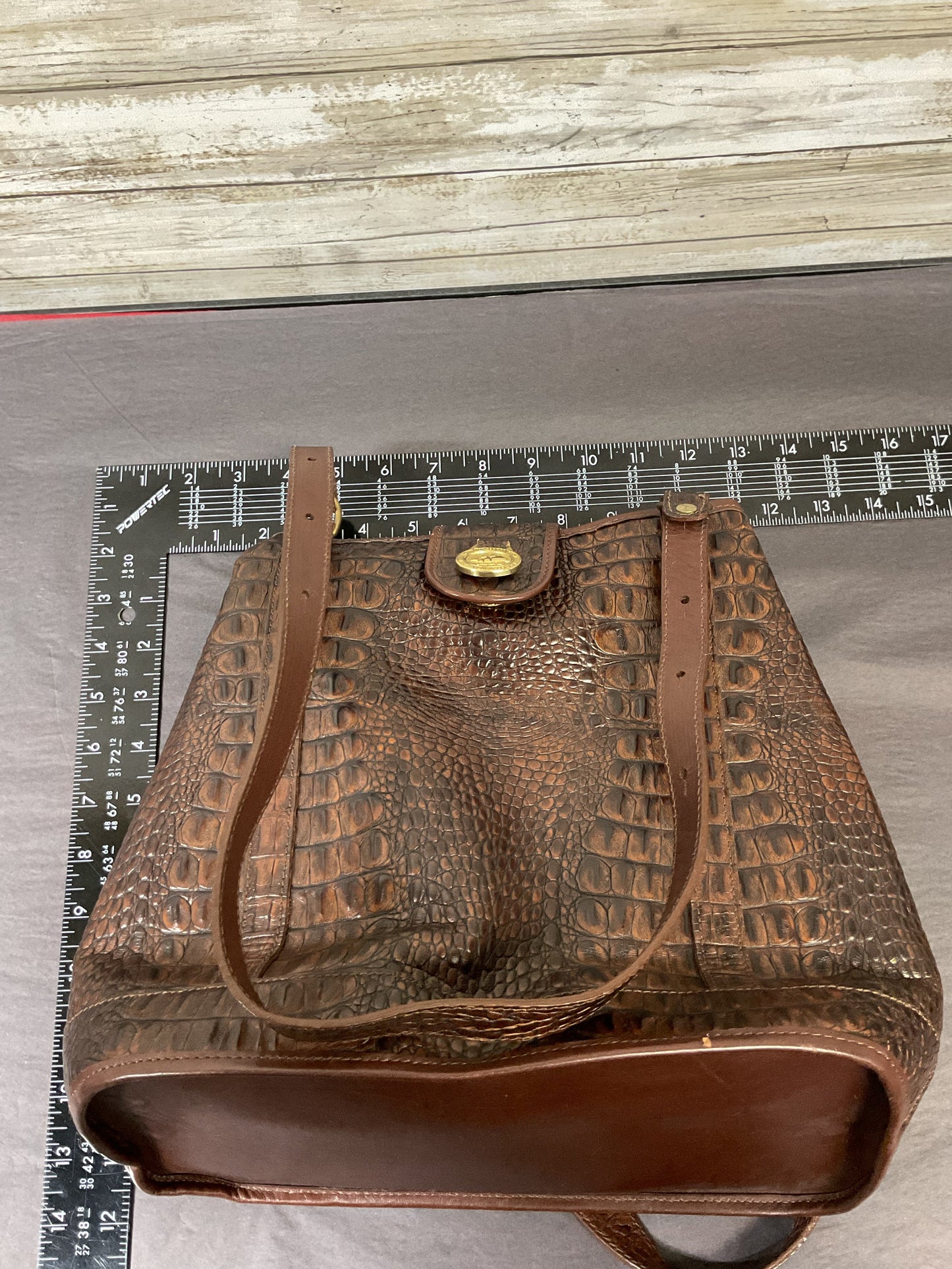 Handbag Luxury Designer By Fendi, Size: Medium