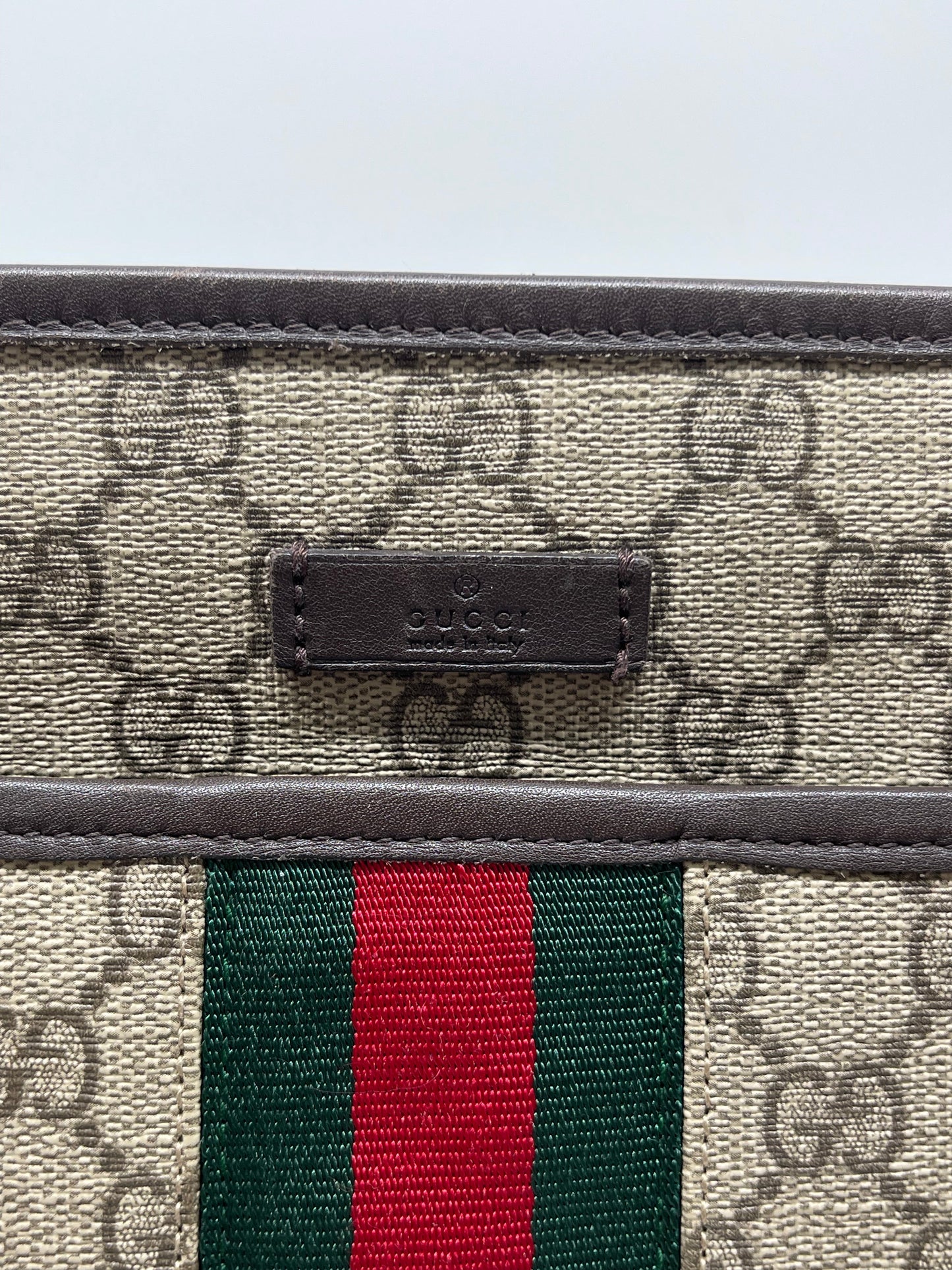 Crossbody Luxury Designer By Gucci, Size: Medium