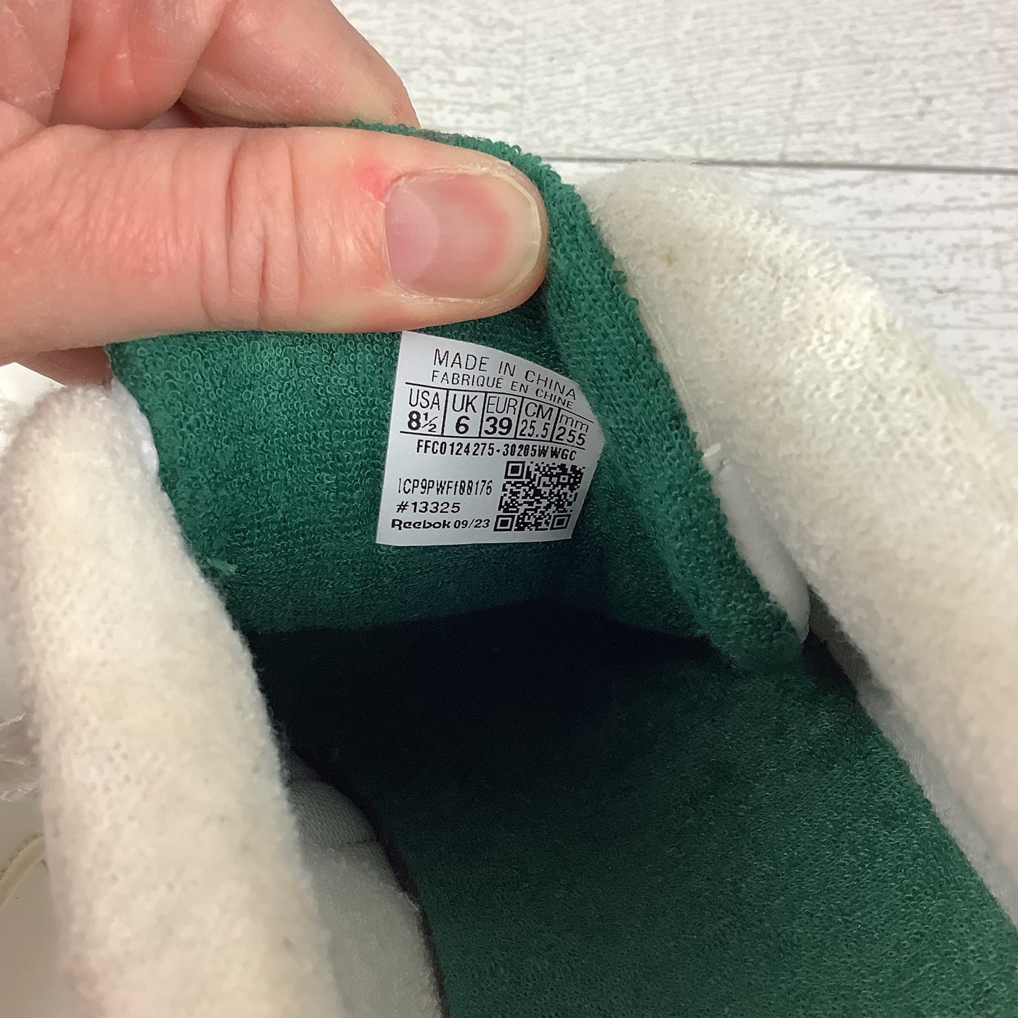 Shoes Sneakers By Reebok In White, Size: 8.5