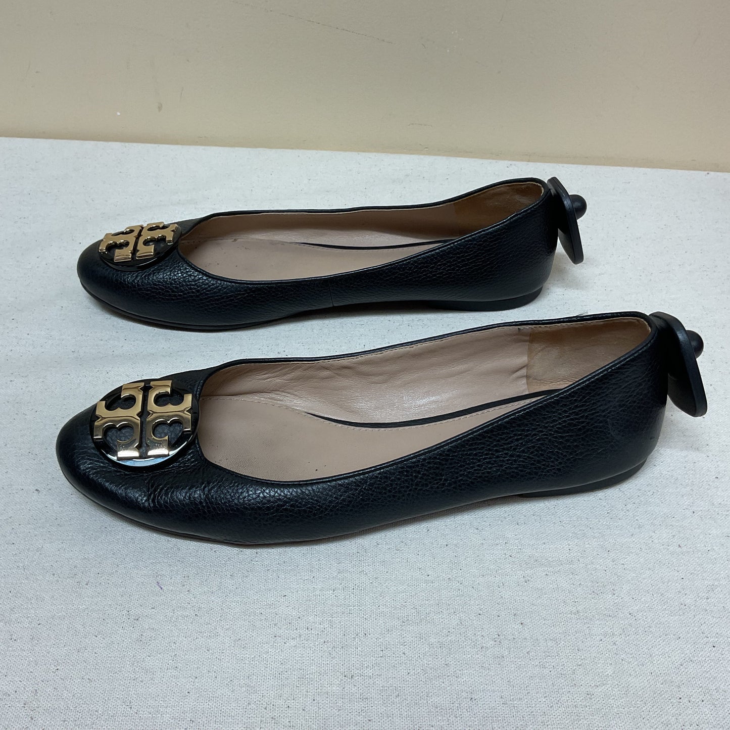 Shoes Designer By Tory Burch In Black & Gold, Size:10