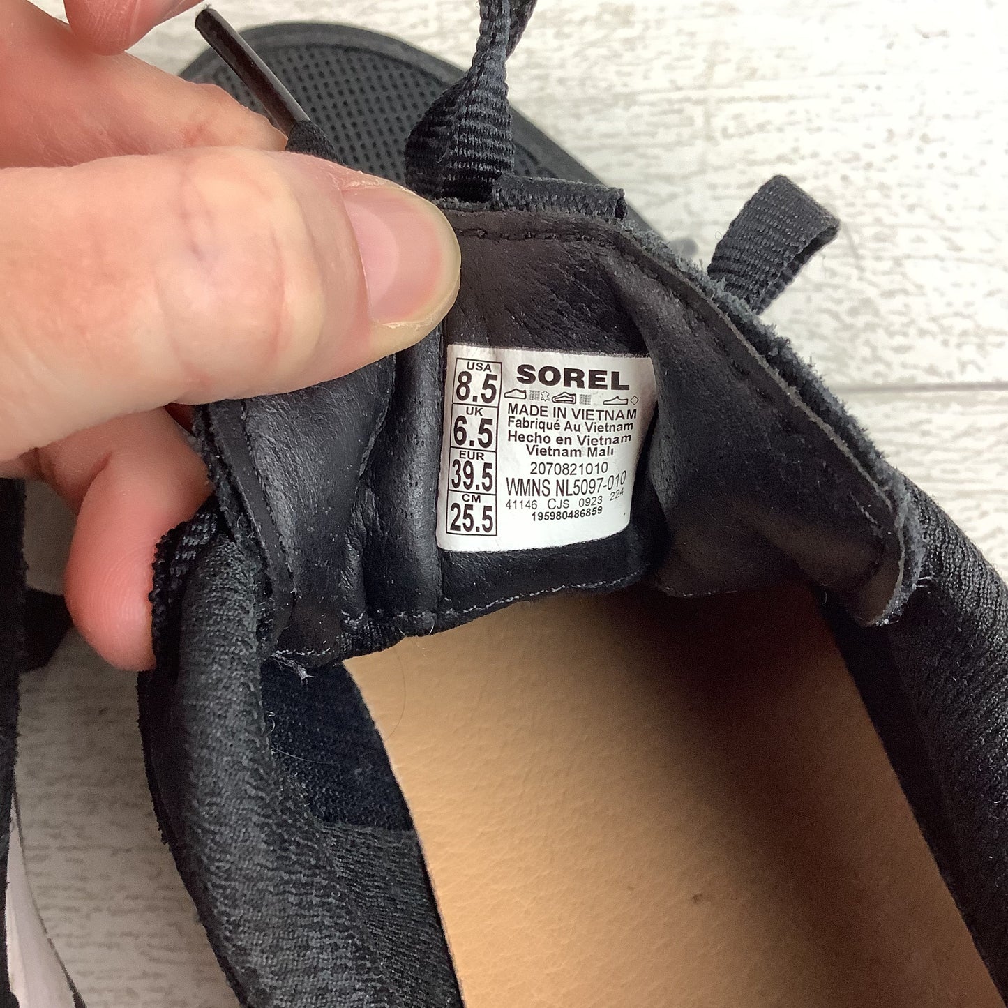 Shoes Athletic By Sorel In Black, Size: 8.5