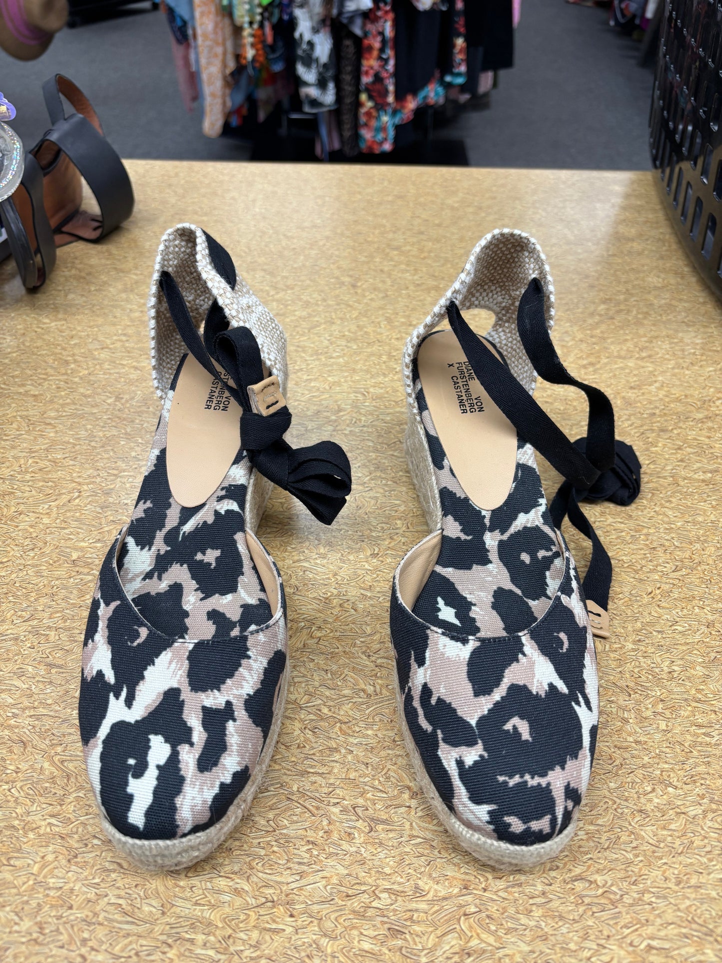 Shoes Designer By Diane Von Furstenberg In Animal Print, Size:10