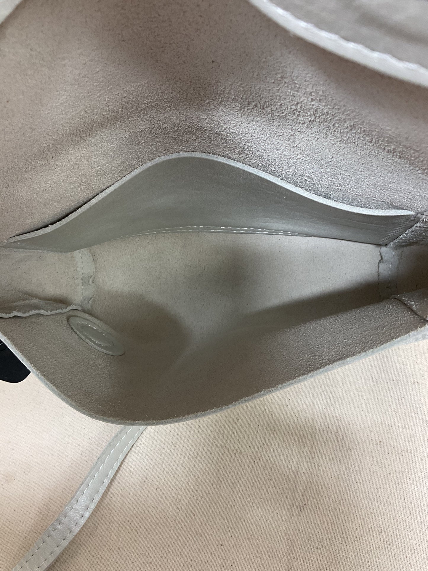 Crossbody Leather By Cma In White, Size:Medium