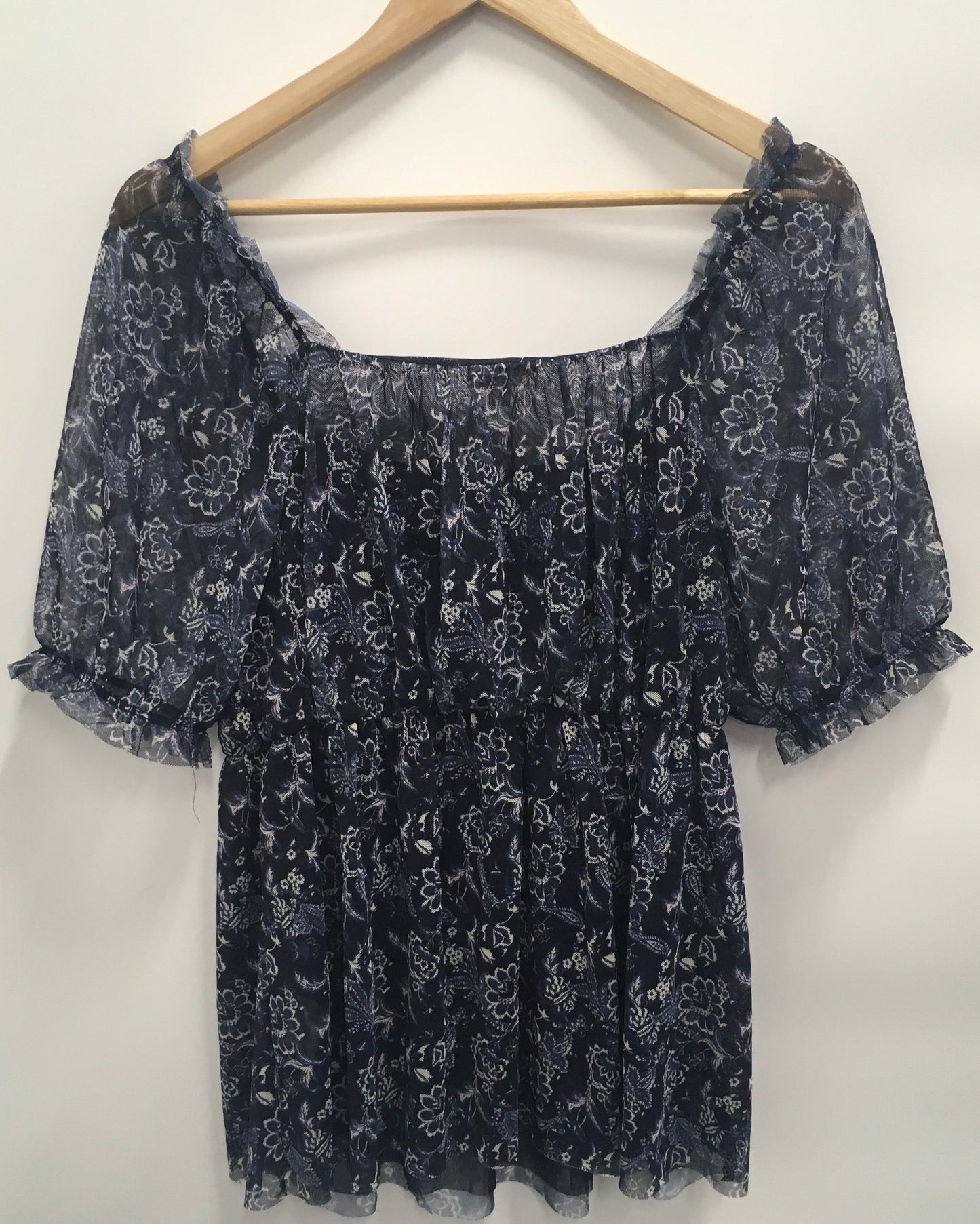 Top Short Sleeve By Clothes Mentor Size: M