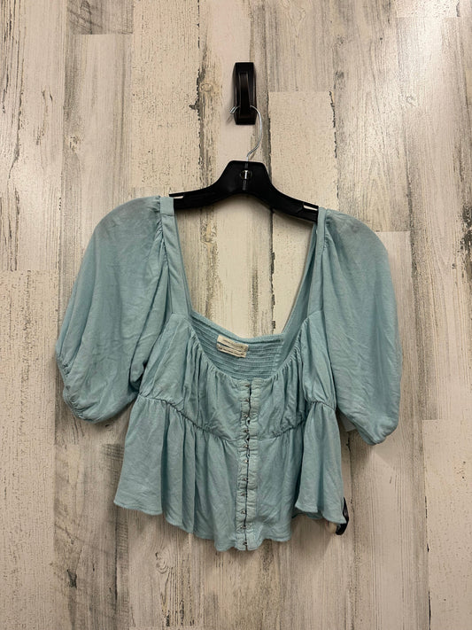 Top Short Sleeve By Urban Outfitters  Size: M