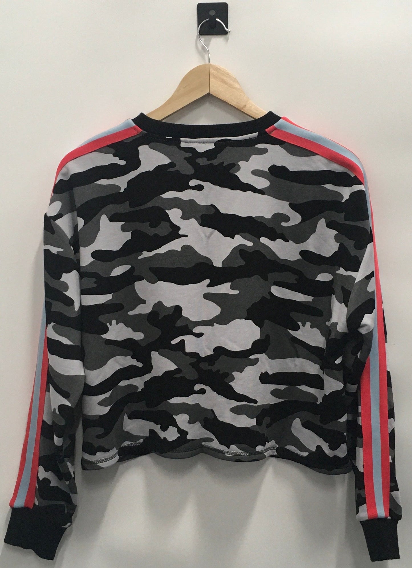 Athletic Sweatshirt Crewneck By Off Duty Size: M