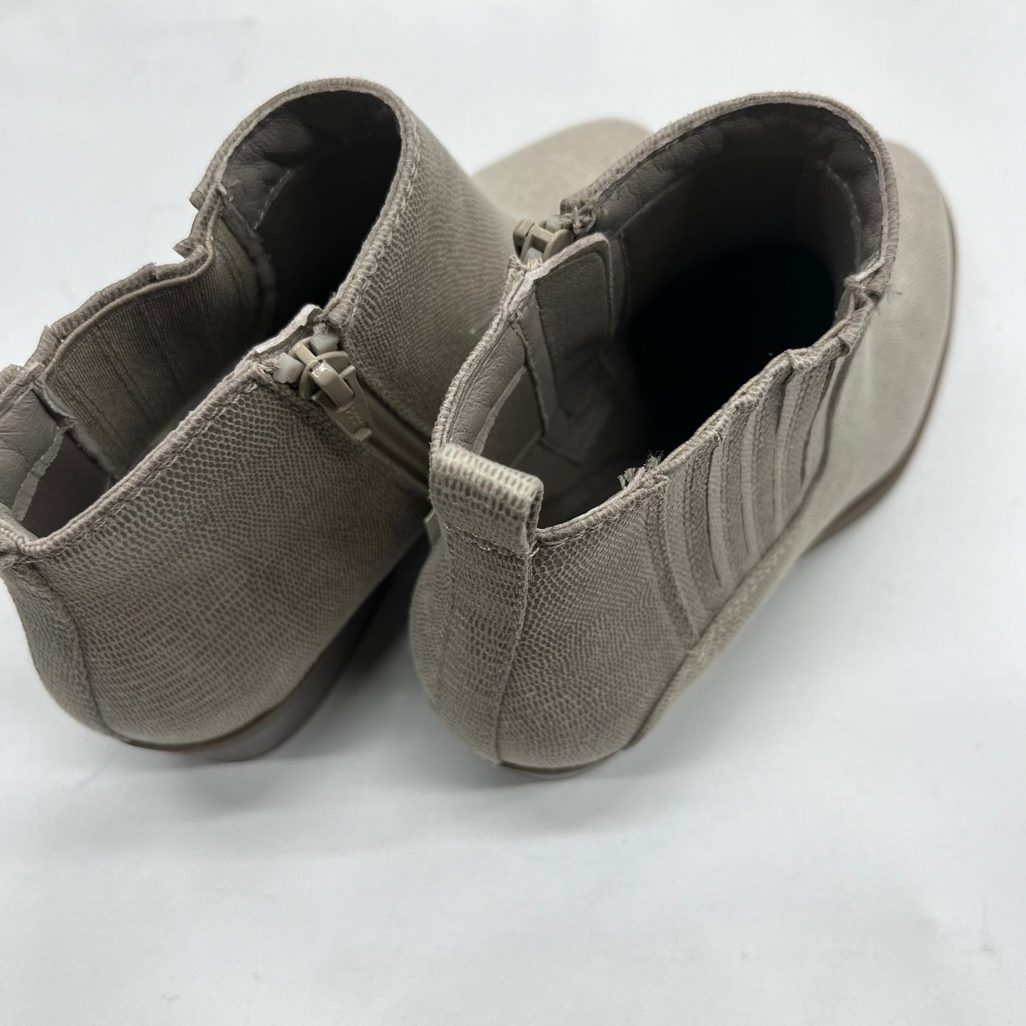 Boots Ankle Heels By Clothes Mentor Size: 8.5