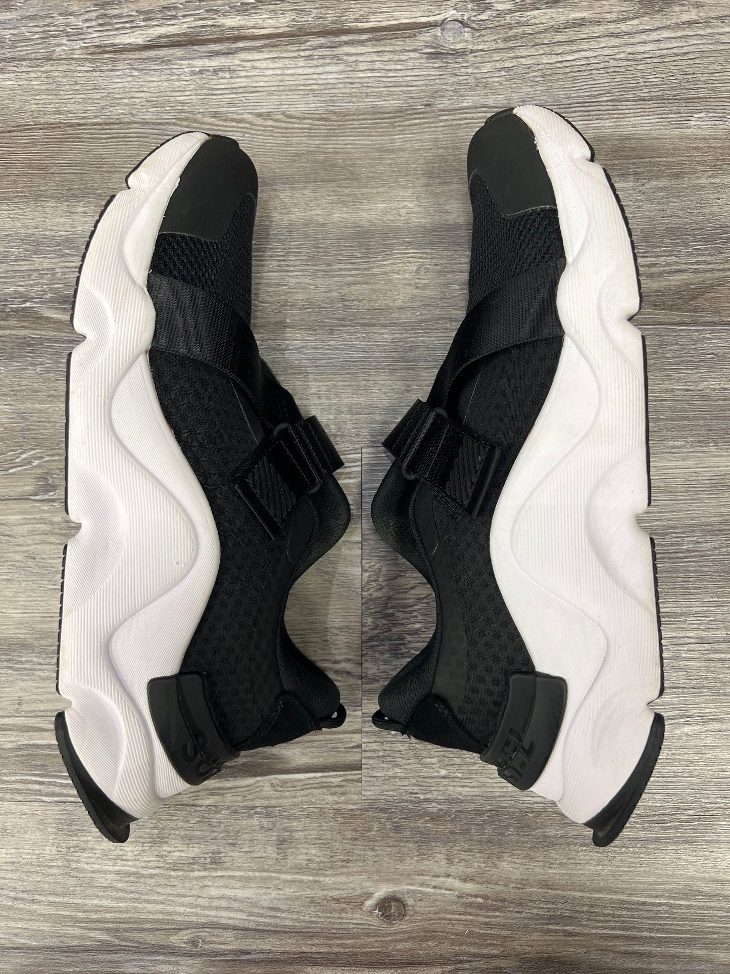 Shoes Athletic By Sorel Size: 10