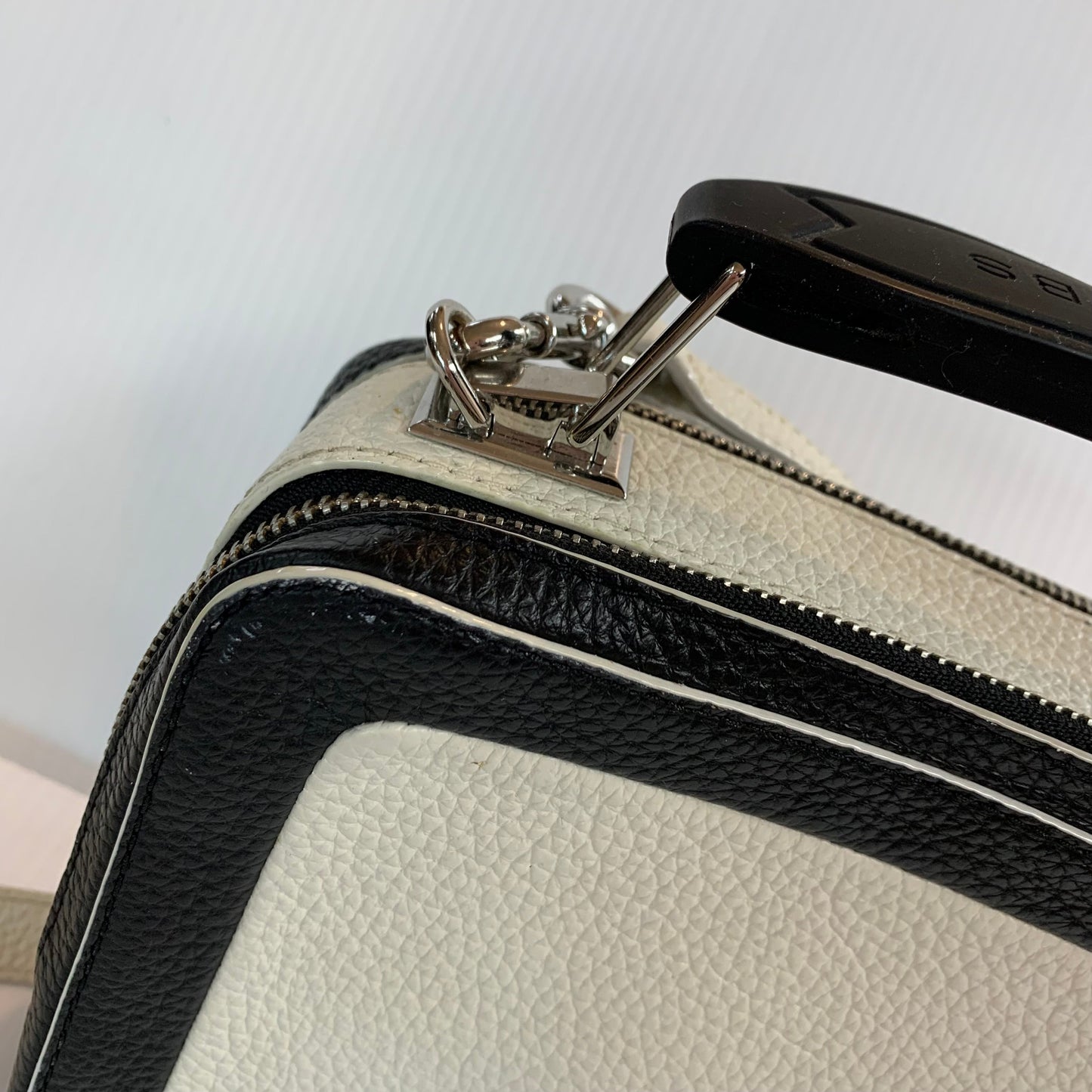 Crossbody Luxury Designer By Marc Jacobs, Size: Small