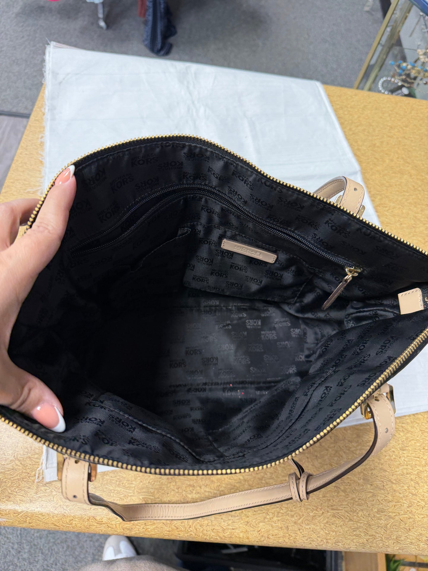 Handbag Designer By Michael Kors In Black, Size:Large