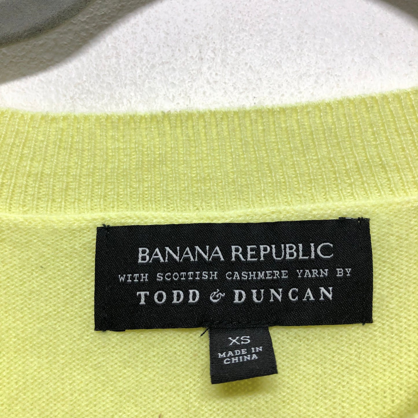 Sweater Cashmere By Banana Republic In Yellow, Size: Xs