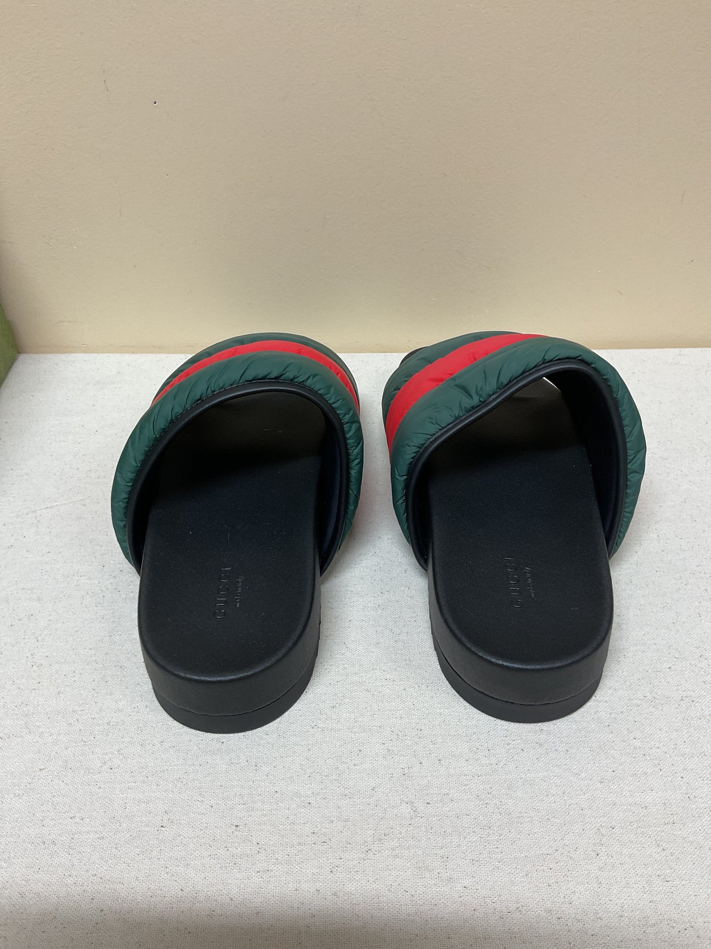 Sandals Luxury Designer By Gucci In Green & Red, Size:10