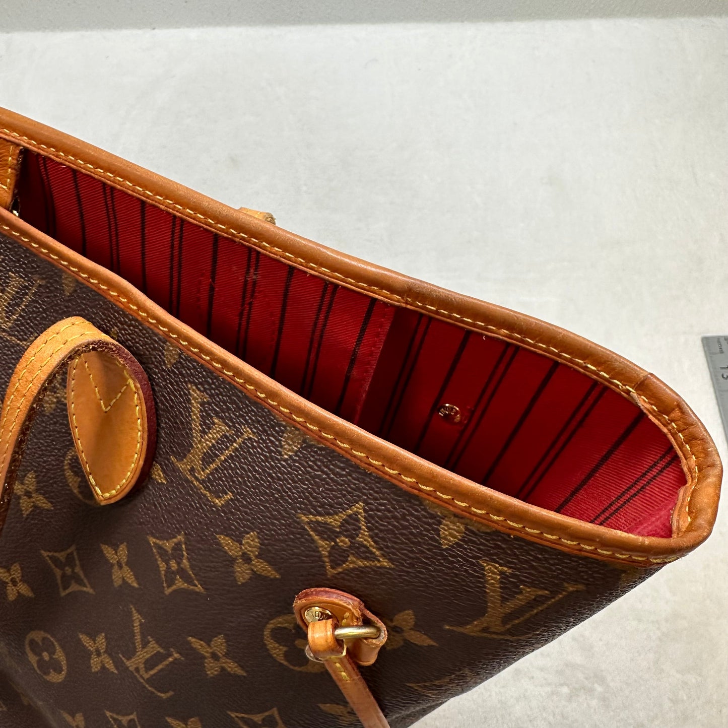 Neverfull MM Handbag Luxury Designer By Louis Vuitton, Size: Large