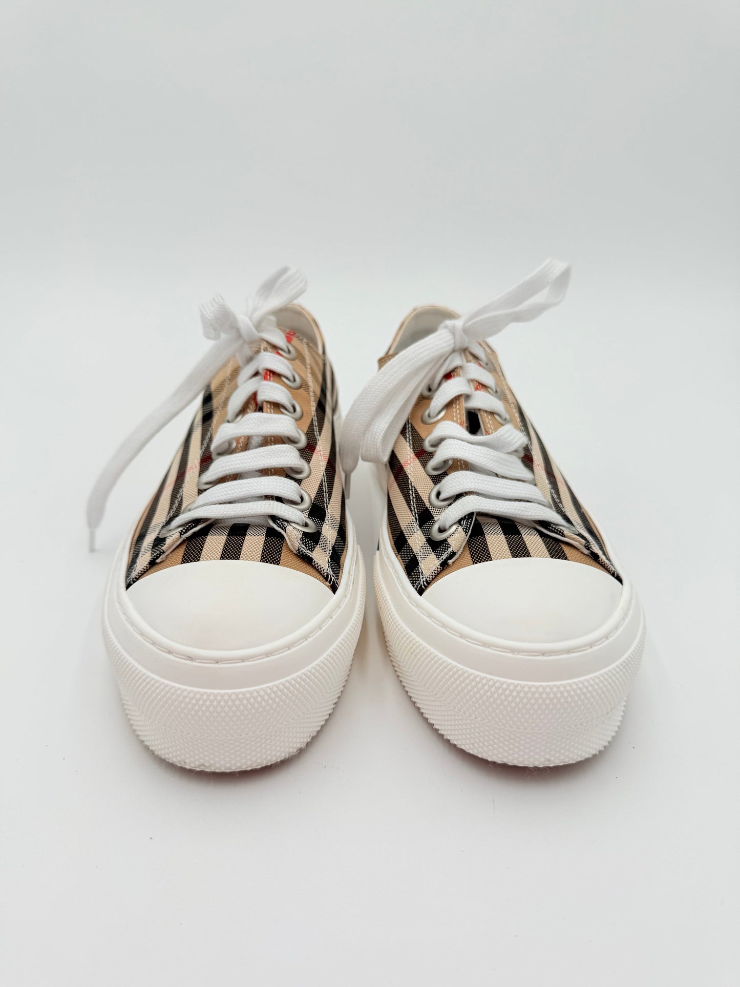 Shoes Luxury Designer By Burberry In Plaid Pattern, Size:8