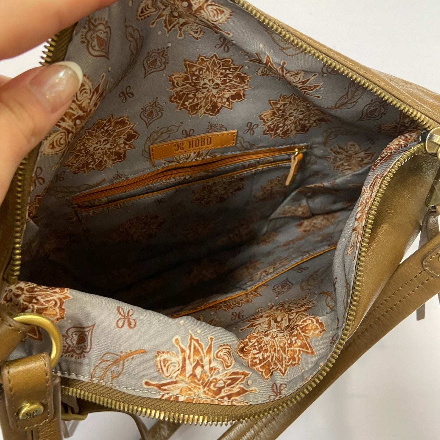 Handbag Leather By Hobo Intl, Size: Medium
