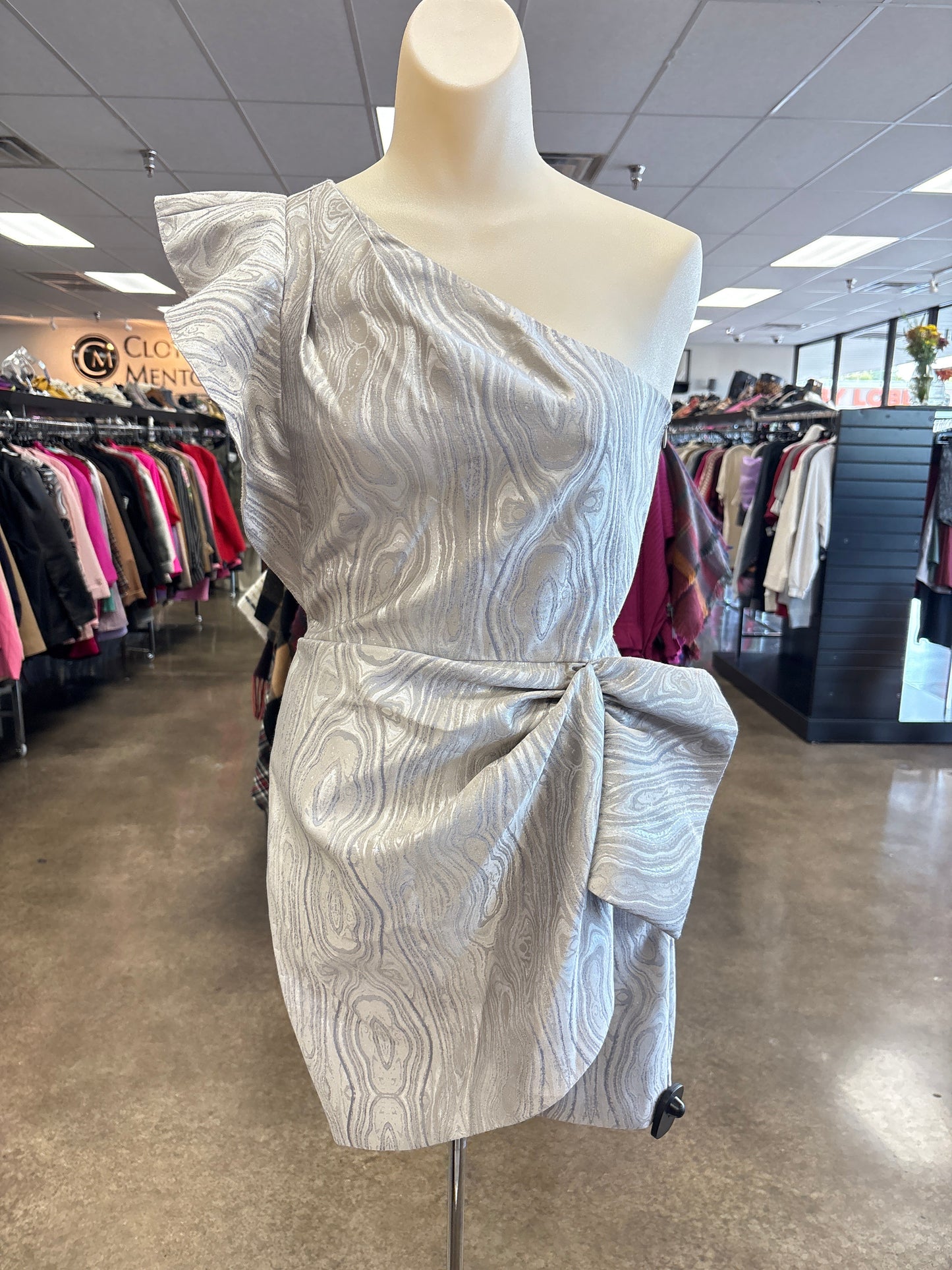 Dress Party Short By Clothes Mentor In Silver, Size:Xs