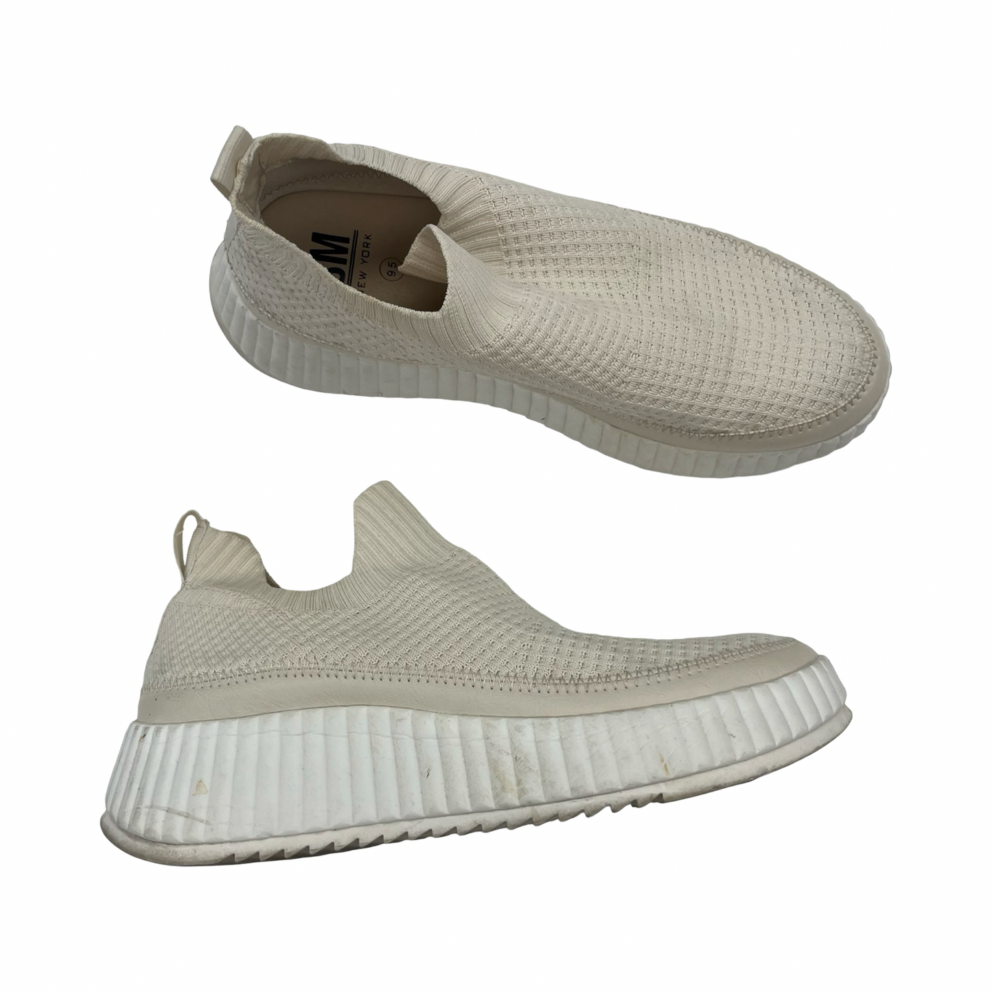 Shoes Sneakers By Clothes Mentor In Cream, Size:9.5