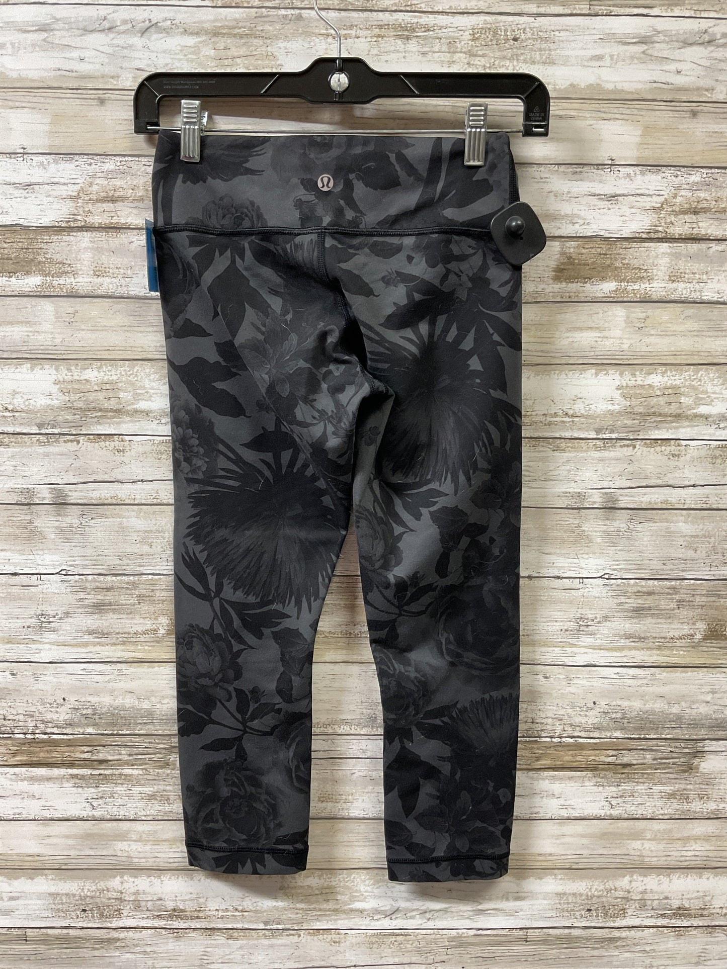 Athletic Leggings Capris By Lululemon In Black, Size:4