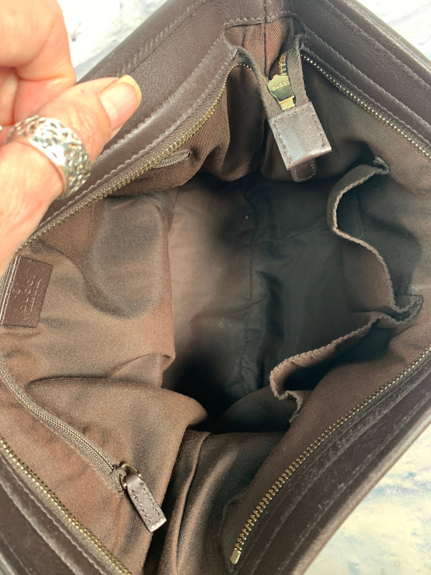 Handbag Luxury Designer By Gucci, Size: Medium