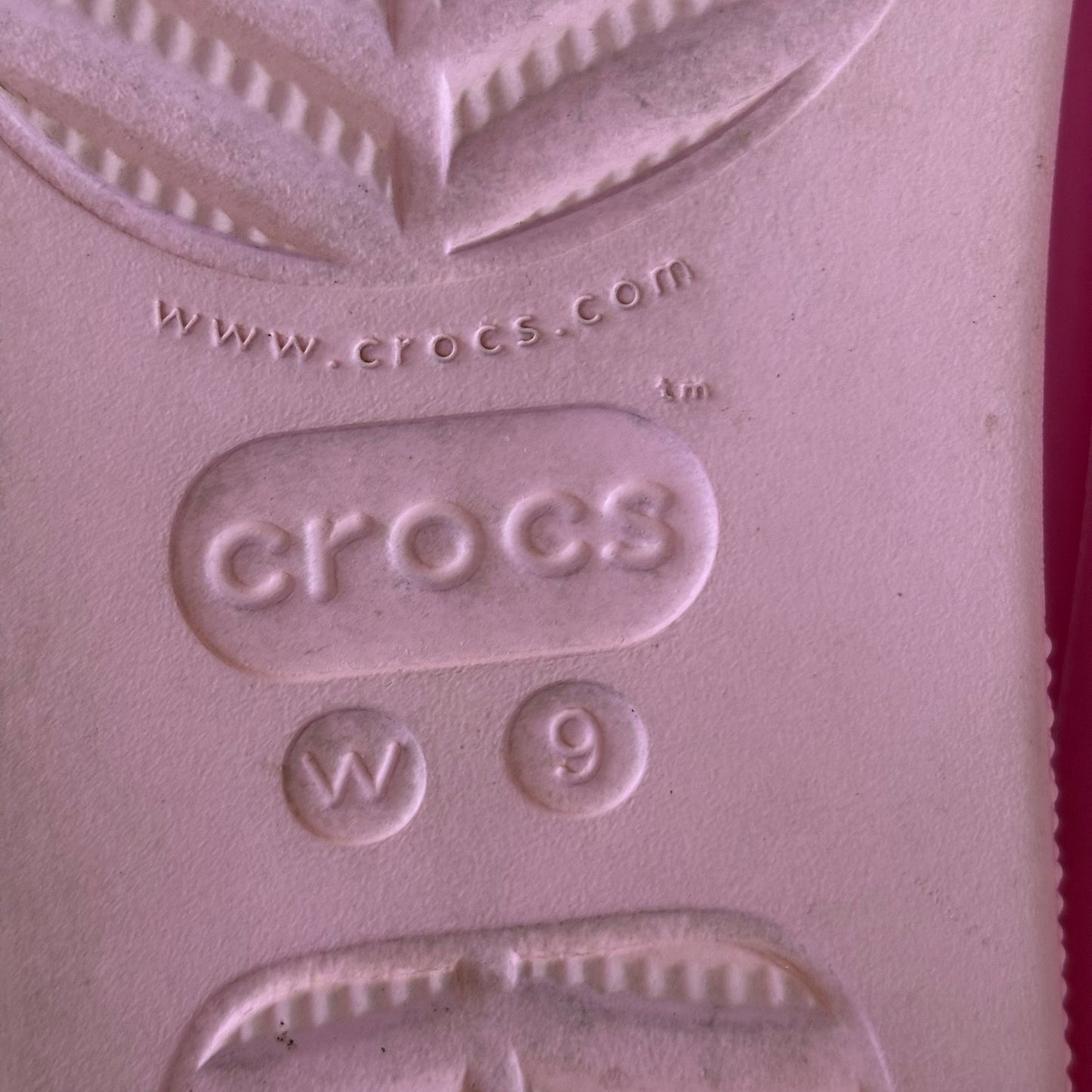 Sandals Flats By Crocs In Pink, Size: 9
