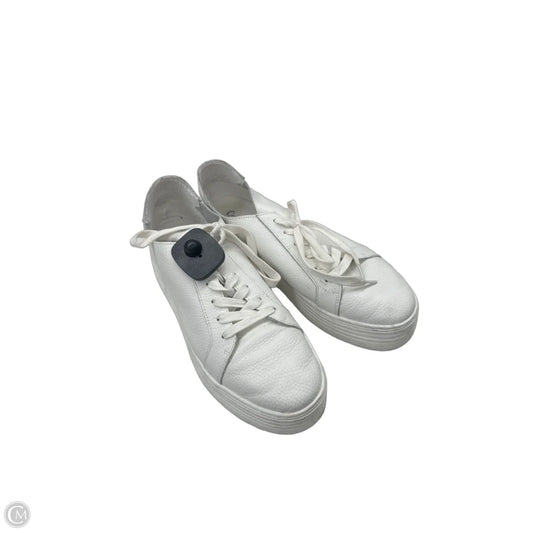 Shoes Athletic By Crown Vintage In White, Size: 10