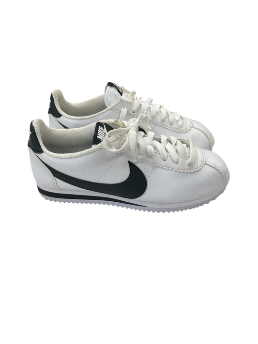 Shoes Sneakers By Nike In White, Size: 7