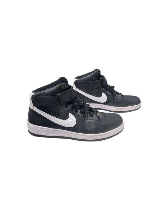 Shoes Athletic By Nike In Black & White, Size: 7.5