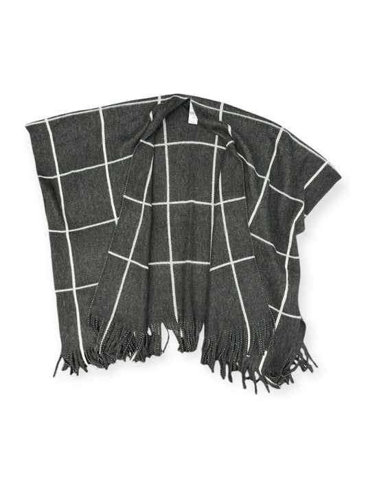 Poncho By Lane Bryant In Grey & White, Size: Osfm