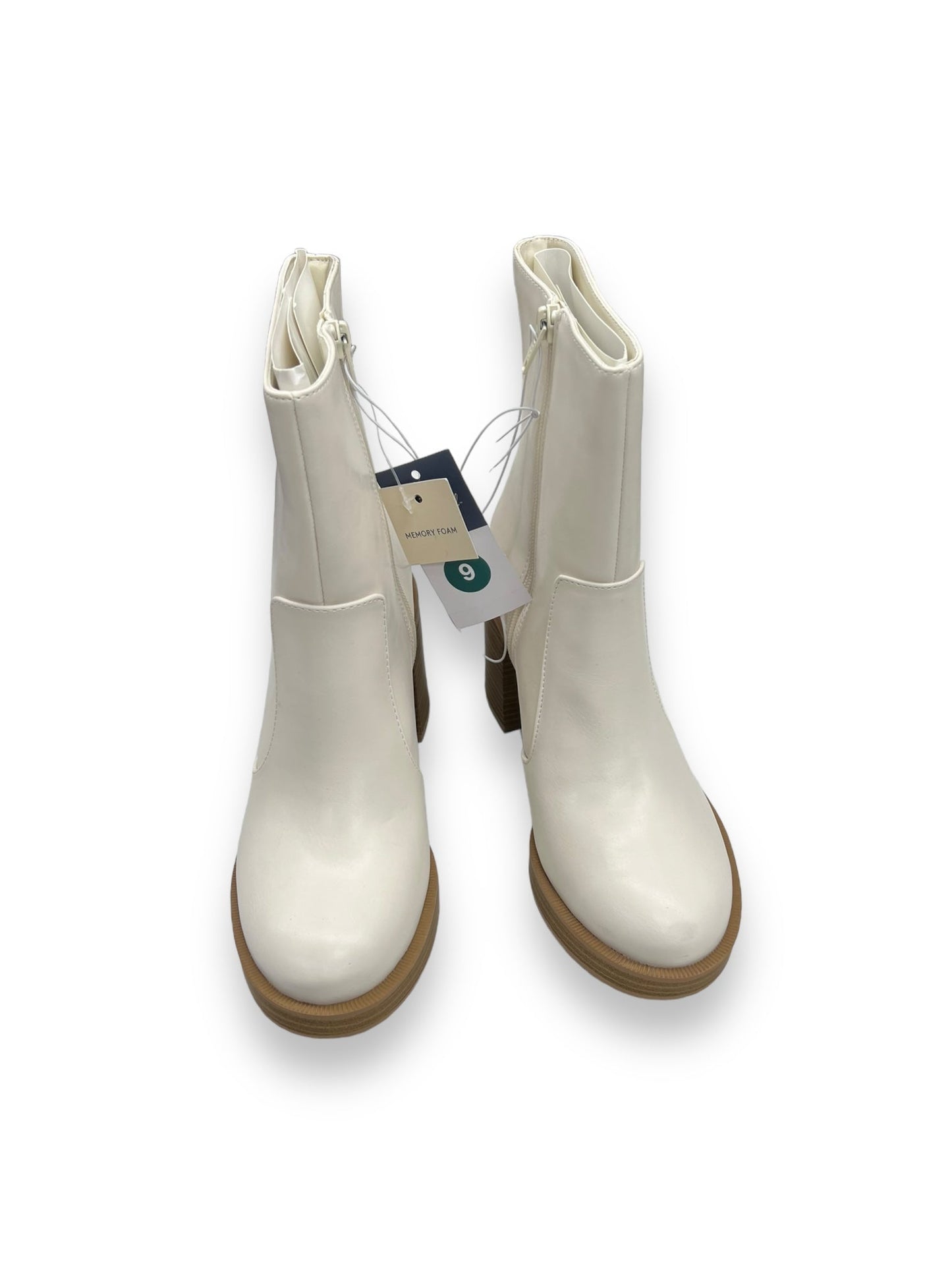 White Boots Ankle Heels Universal Thread, Size 9