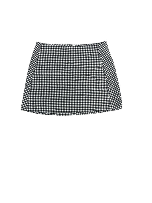 Skirt Mini & Short By Urban Outfitters In Black & White, Size: S