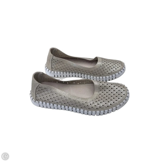 Shoes Flats By Clothes Mentor In Gold, Size: 9