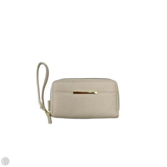 Wristlet By Clothes Mentor, Size: Medium