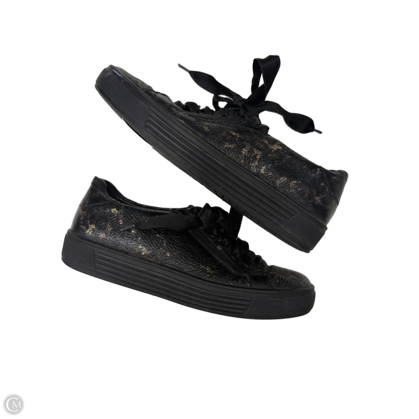 Shoes Sneakers By Clothes Mentor In Black, Size: 6.5