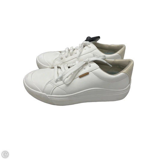 Shoes Sneakers By Dr Scholls In White, Size: 7.5