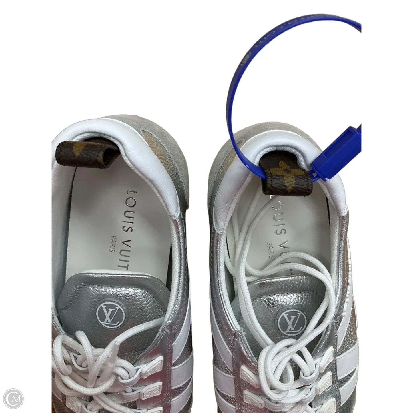 Shoes Luxury Designer By Louis Vuitton In Silver, Size: 8