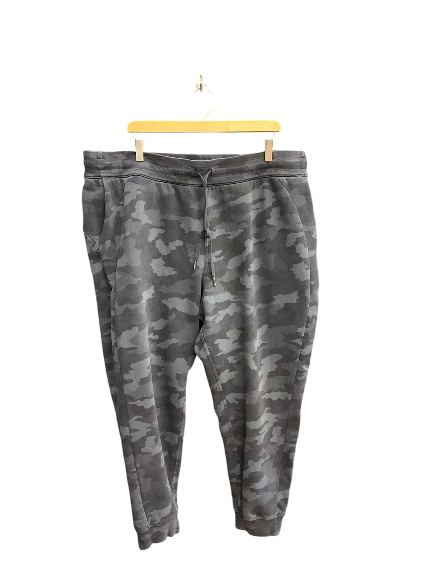 Athletic Pants By Lululemon In Camouflage Print, Size: Xl