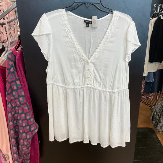 Top Short Sleeve By Torrid In White, Size: 1x