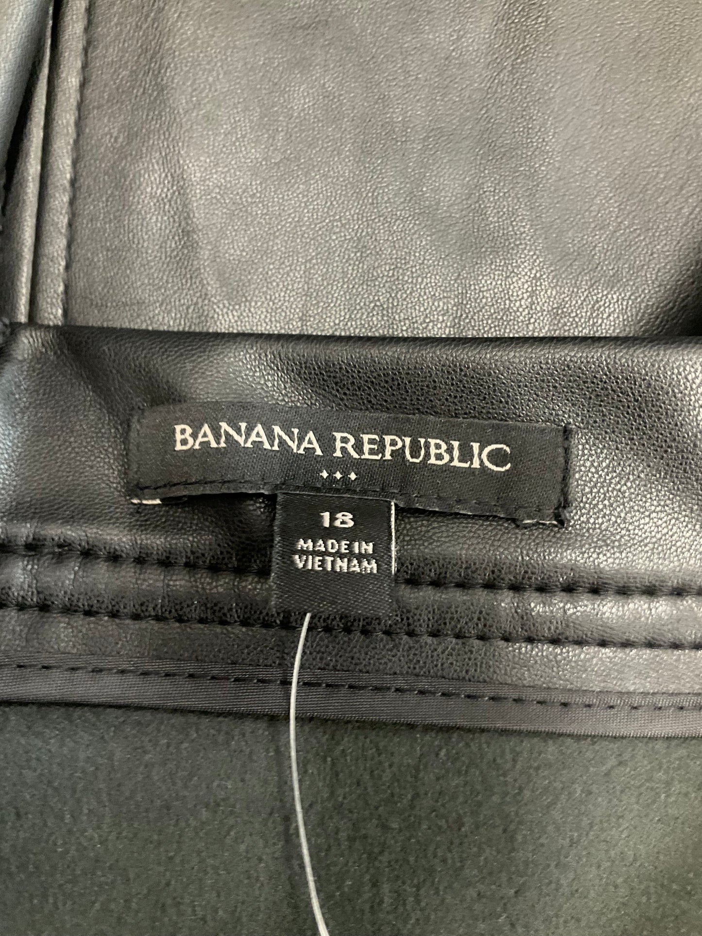 Black Skirt Mini & Short Banana Republic, Size 18
